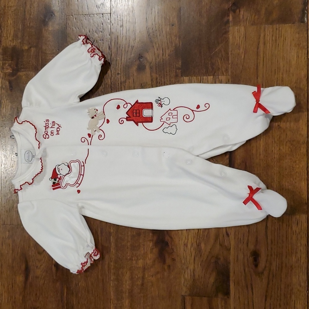Girls Santa's on his way! white & red sleeper size NB